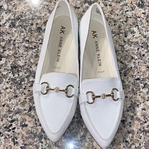 Anne Klein White iFlex Flats - New without Tags!